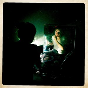 Jessica Martin de l'Acad&eacute;mie Fratellini dans les coulisse du Th&eacute;&acirc;tre Licedei (d'o&ugrave; vienne le famille Semianyki) pendant la repr&eacute;sentation d' "Atavisme" &agrave; Saint Petersbourg &copy; photo Collectif ZOU